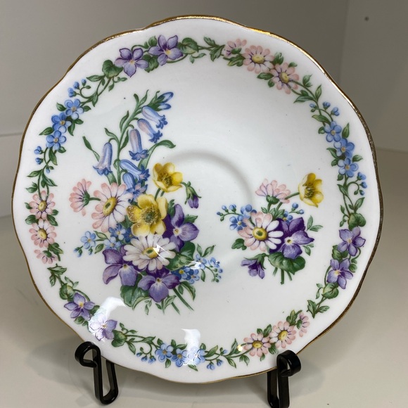 EUC VTG Roslyn Fine Bone China Teacup and Saucer Beautiful Florals Garland - Picture 6 of 8